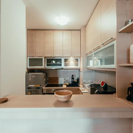 Cozy Corner Apartment *